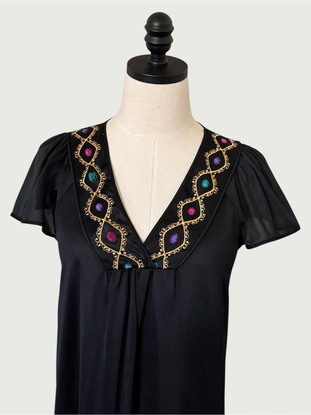 vintage 80s Vassarette gown robe set jewels and gems print size small